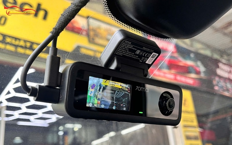Top camera hành trình 3 mắt tốt nhất hiện nay - Đánh giá chi tiết Camera hành trình 3 mắt nhiều sản phẩm chỉ hiển thị đồng thời 2 trong 3 góc quay trên màn hình