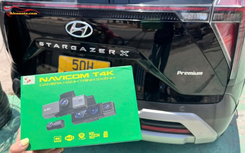 Huyndai Stagazer lắp camera hành trình 3 mắt Navicom T4K