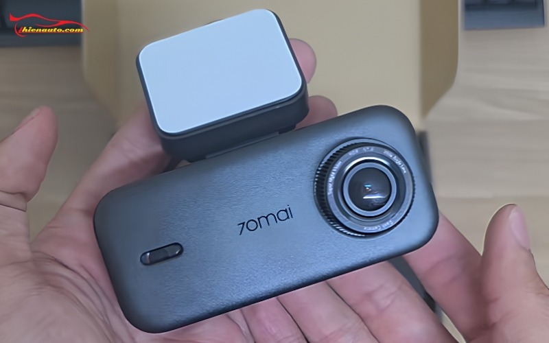 Camera hành trình 70mai A210 Camera hành trình 70mai A210 có giá chỉ từ 1.690.000 VNĐ