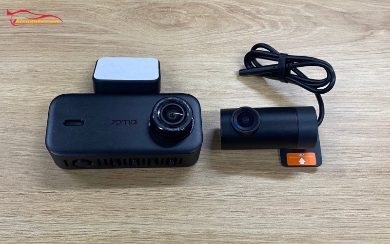 Camera hành trình 70mai A210 Camera hành trình 70mai A210: Camera trước và camera sau