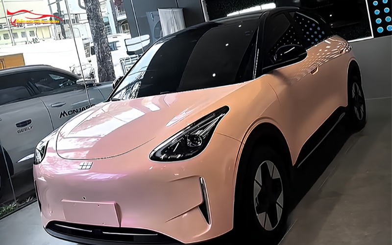Dán nóc đen Geely EX2 màu hồng cá tính thể thao hơn 