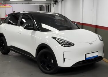 Dán nóc đen Geely EX2 giúp nâng cấp diện mạo thể thao xe hơn