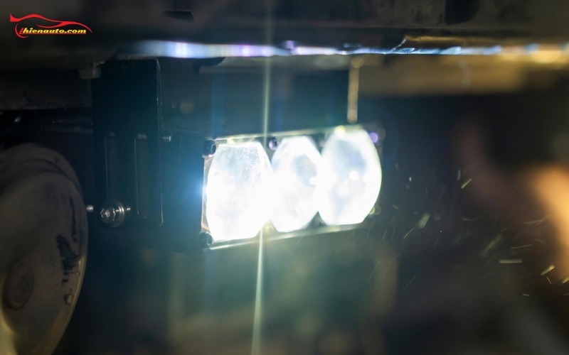 Đèn gầm dạng rời X-Light F30 Ultra Đèn gầm dạng rời X-Light F30 Ultra trang bị công nghệ bù cos mở rộng vùng sáng