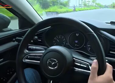 HUD Mazda 3 hiển thị kính lái