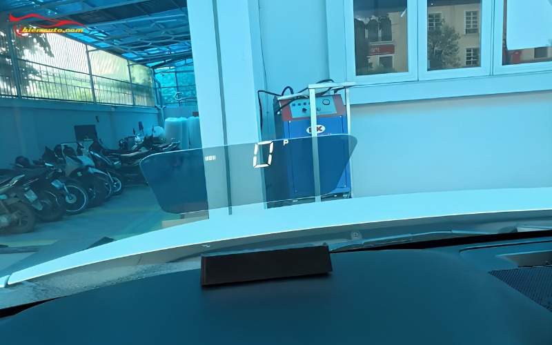 HUD Mazda 3 hiển thị kính lái thông tin kỹ thuật chi tiết 
