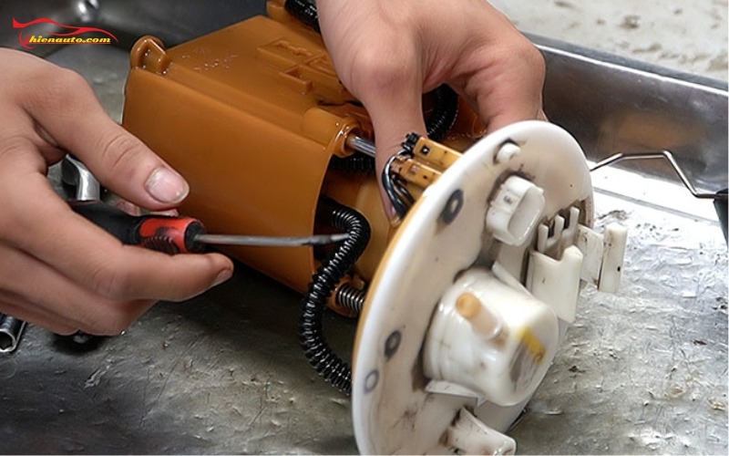 Lọc xăng ô tô bao lâu phải thay? Dấu hiệu nhận biết lọc xăng bị tắc Lọc xăng ô tô bao lâu phải thay