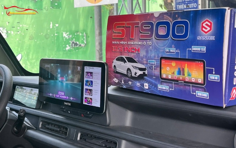 Top 20+ màn hình Android ô tô loại nào tốt nhất hiện nay giá rẻ Màn hình Android ô tô loại nào tốt: VinFast EC Van lắp màn hình Santek ST900
