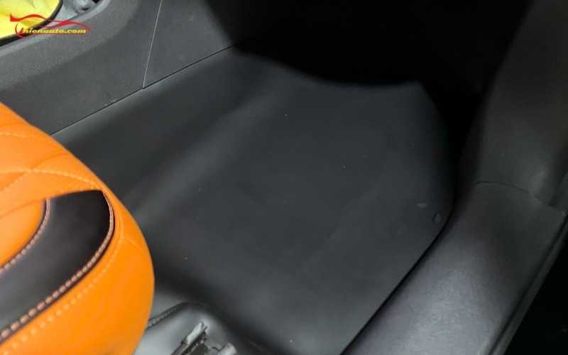Thảm lót sàn simili Toyota Veloz Thảm lót sàn simili Toyota Fortuner được may ôm khít sàn xe