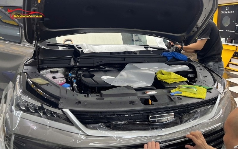 Dán PPF Geely Coolray bảo vệ sơn xe khỏi ố vàng
