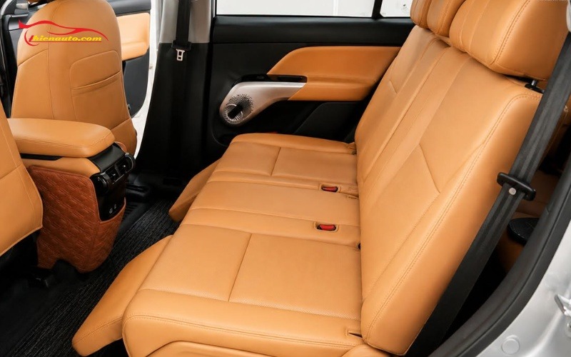 Độ ngả ghế Vinfast Limo Green Độ ngả ghế Vinfast Limo Green tăng thoải mái cho hành khách