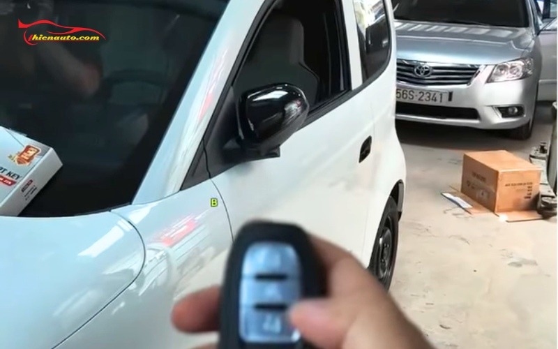 Gập gương điện VinFast VF2 đóng mở tự động bằng chìa khóa hoặc nút bấm