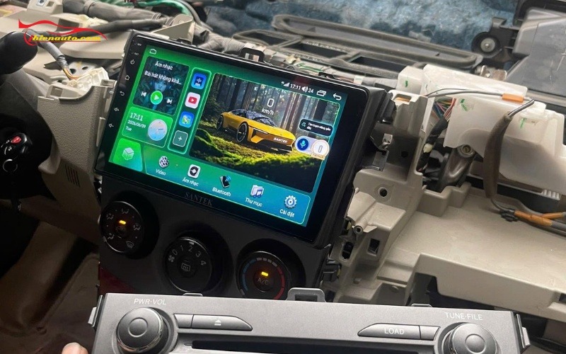Hình ảnh thực tế lắp đặt màn hình Santek X620 tại Thiện Auto