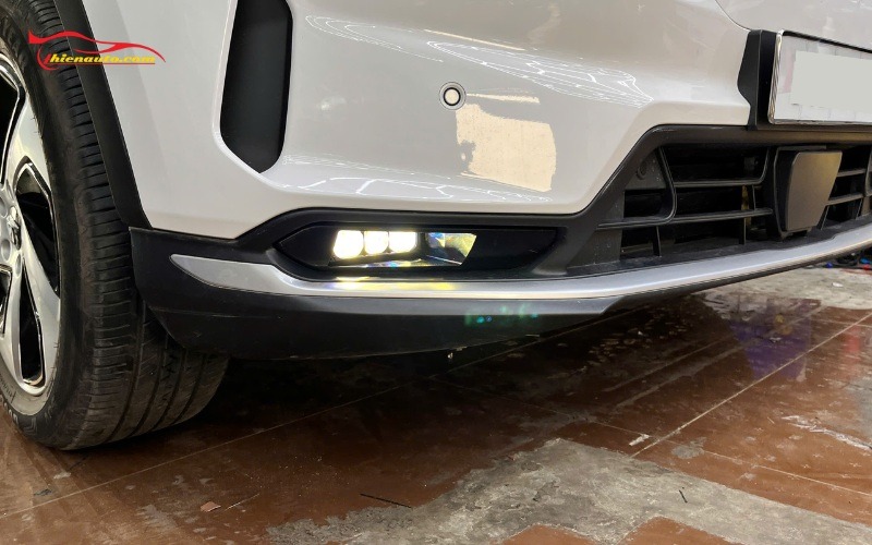 Vinfast VF8 Eco lắp Aozoom EX3 tăng chiếu sáng ban đêm Hình ảnh Vinfast VF8 Eco lắp Aozoom EX3 thực tế tại Thiện Auto