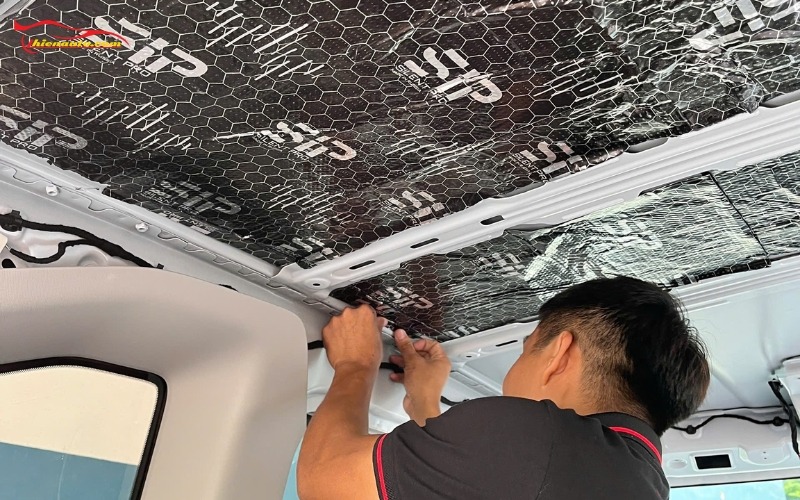 Dán cách âm chống ồn VinFast VF2 cách âm trần xe
