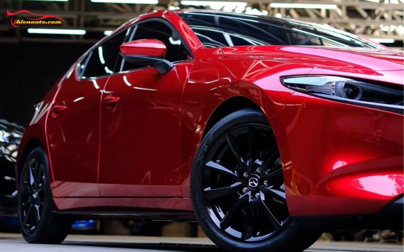 Dán PPF Mazda 3 Dán PPF Mazda 3 tạo thêm một lớp bảo vệ giữa bề mặt sơn zin của xe