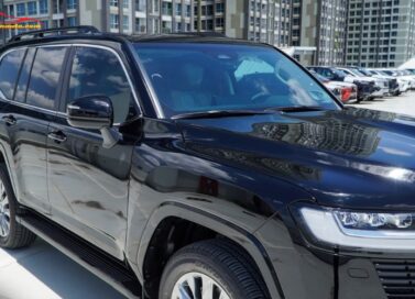 Dán PPF Toyota Land Cruiser giúp bảo vệ lớp sơn zin xe khỏi trầy xước