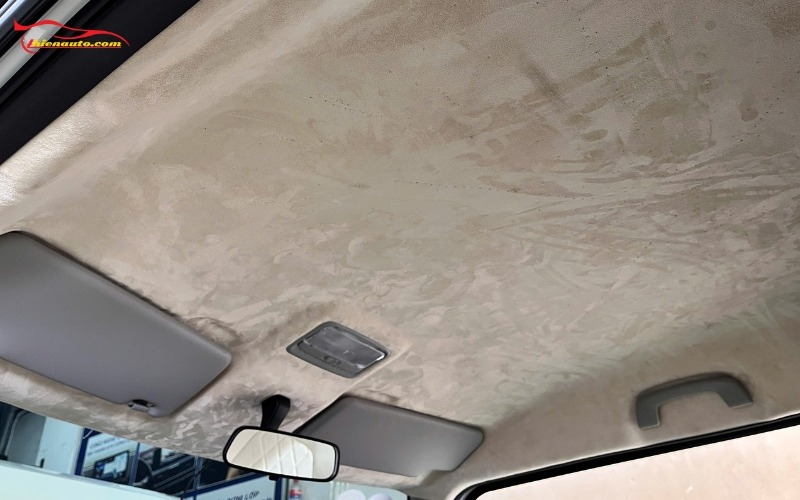 Độ xe VF3 màu trắng: Bọc trần da lộn kết hợp với trần sao rơi
