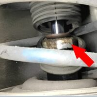Hiện tượng phuộc/giảm xóc ô tô bị chảy dầu
