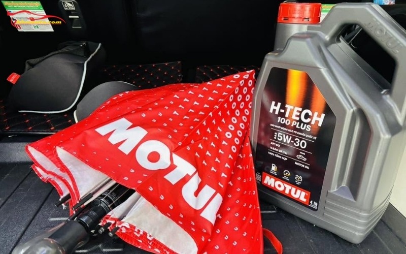Thay nhớt Kia Sorento bao nhiêu lít: Nhớt Motul 5W-30