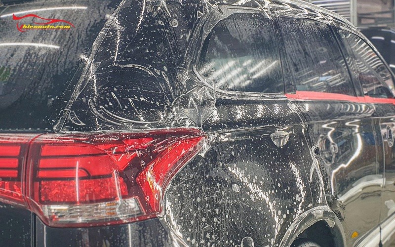 Hình ảnh dán PPF Mitsubishi Outlander thực tế tại Thiện Auto
