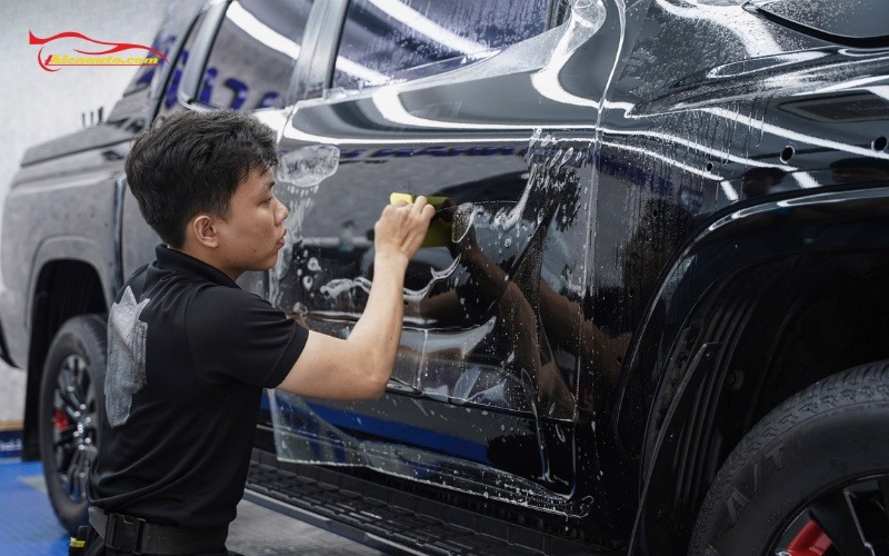 Dán PPF Mitsubishi Triton Dán PPF Mitsubishi Triton tự phục hồi vết xước nhỏ