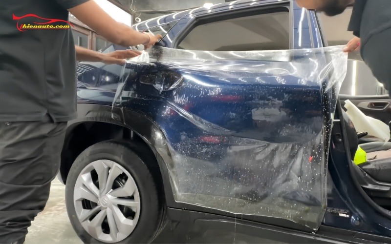 Dán PPF Suzuki Fronx bảo vệ sơn xe khỏi trầy xước