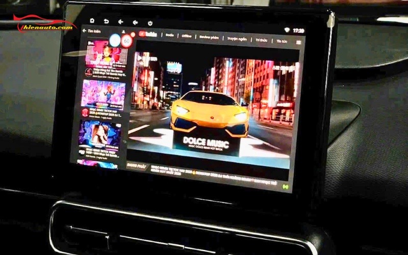 MHU Vinfast Limo Green tăng giải trí trên xe