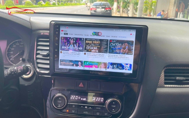 Màn hình Android Mitsubishi Outlander giải trí đa dạng