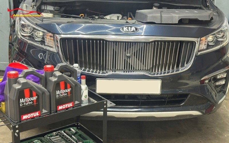 Thay nhớt Kia Sedona máy dầu bao nhiêu lít? Giải đáp chi tiết Thay nhớt Kia Sedona bao nhiêu lít phụ thuộc vào từng phiên bản động cơ