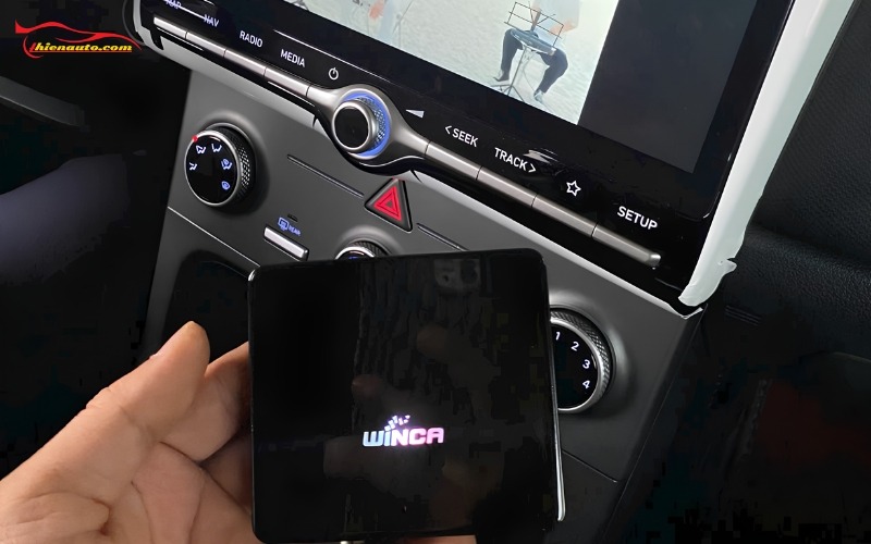 Android Box Hyundai Creta các thiết bị có kích thước nhỏ gọn chỉ cần cắm 