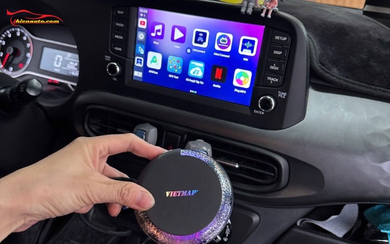Android Box Hyundai i10 Lắp Android Box Hyundai i10 giúp giữ nguyên màn hình zin xe