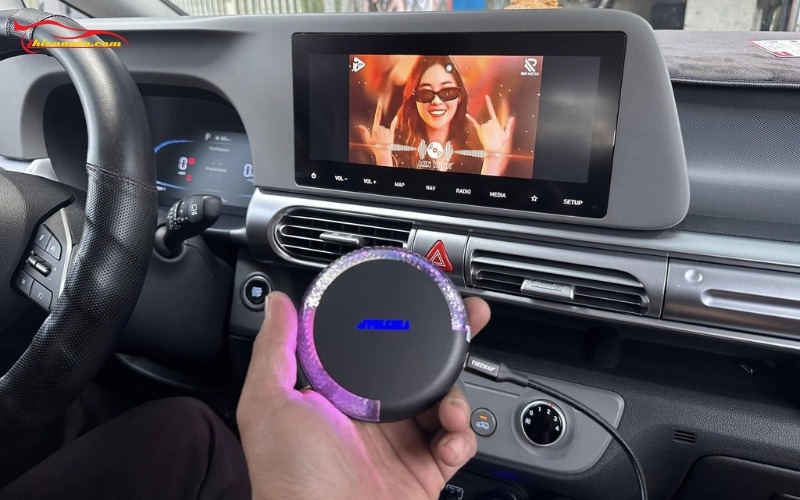 Android Box Hyundai Stargazer giúp mở rộng khả năng giải trí trên ô tô như nghe nhạc, xem phim, ...