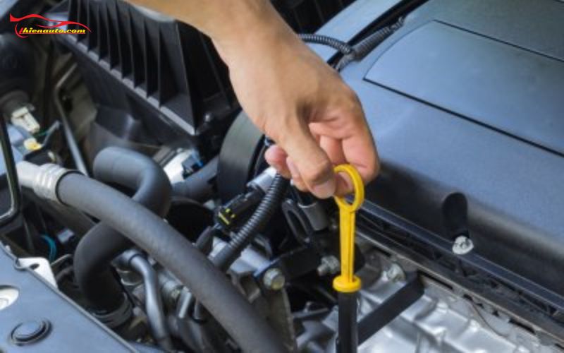 Thay nhớt Kia Cerato bao nhiêu lít? Khi nào nên thay? Thay nhớt Kia Cerato bao nhiêu lít? Kiểm tra nhớt bằng que thăm dầu
