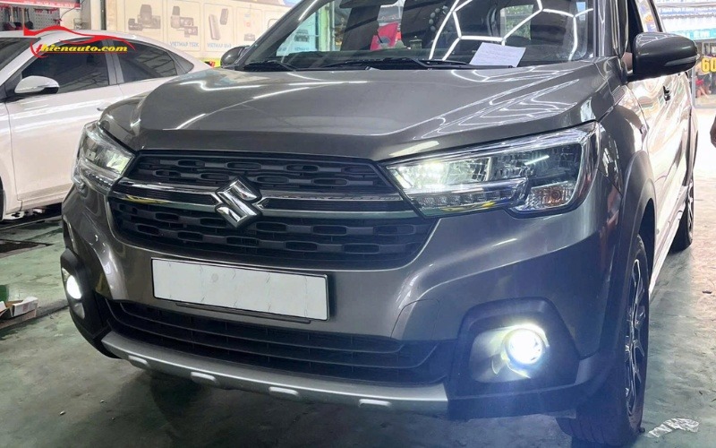 Nên Lắp Bi Gầm 1 Màu Hay 3 Màu? So Sánh Chi Tiết Hình ảnh thực tế lắp đèn bi gầm 1 và 3 nhiệt màu tại Thiện Auto