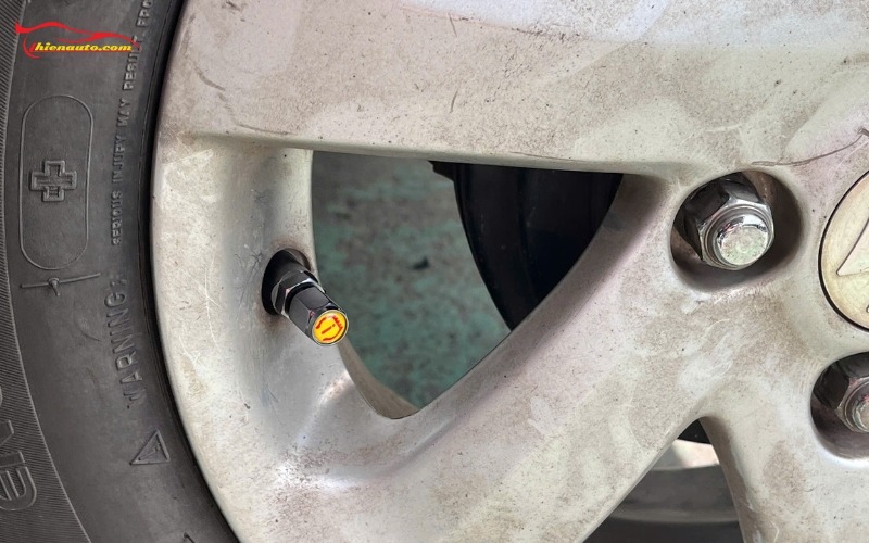 Cảm biến áp suất lốp gắn trong hay ngoài: Cảm biến áp suất lốp van trong ô tô ICAR 