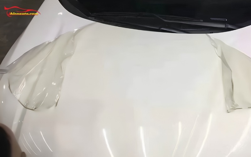 Gỡ bỏ phim PPF có làm hỏng lớp sơn xe: PPF kém chất lượng dễ bị biến chất sau thời gian dài